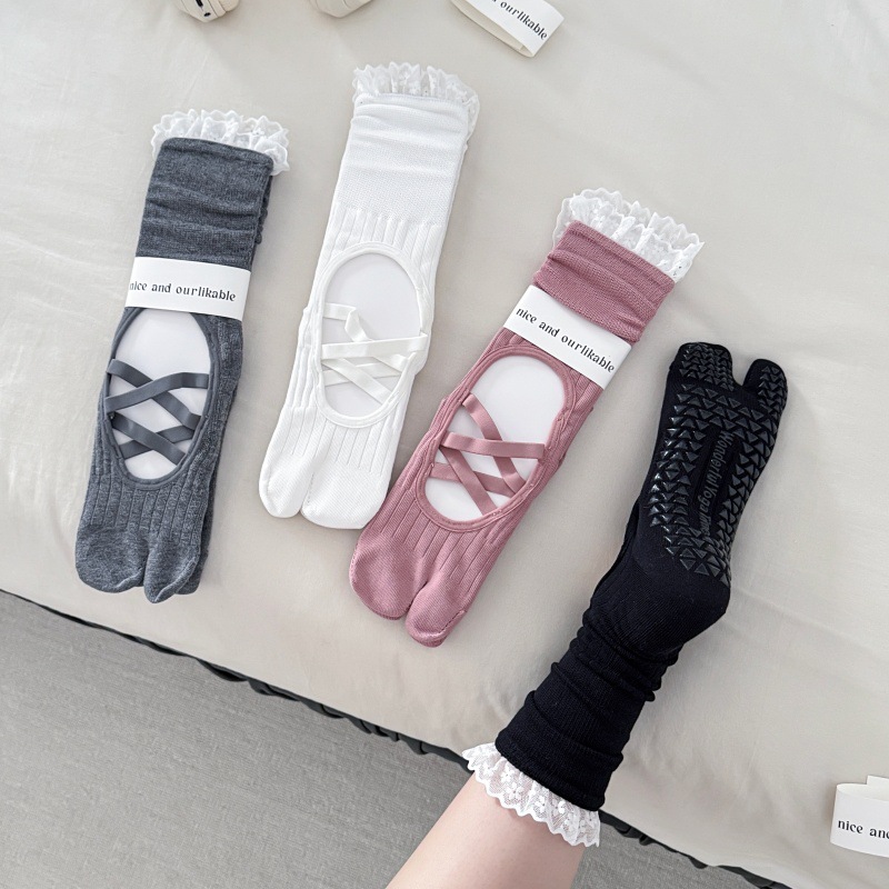Kaus Kaki Yoga dengan Hiasan R - Embellish Knit ulasan dan harga